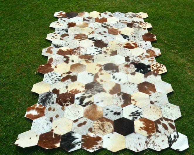 Premium Hexagon Cowhide Patchwork Rug – Black & White Genuine Leather Area Rug